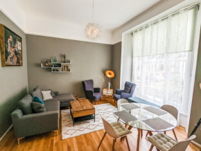 Modern 3 Bedroom Apartment in Kensington